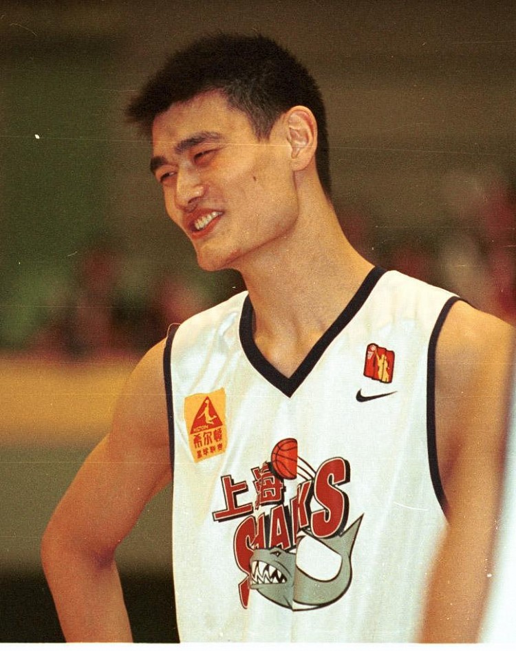 记者：上海将举办俱乐部成立30周年活动 李秋平、姚明出席仪式